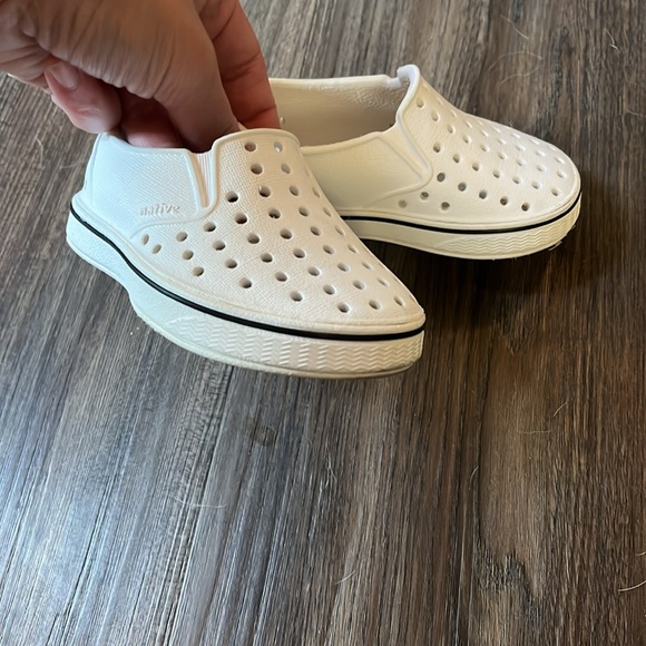 Natives Size 4 walkers - Picture 2 of 6